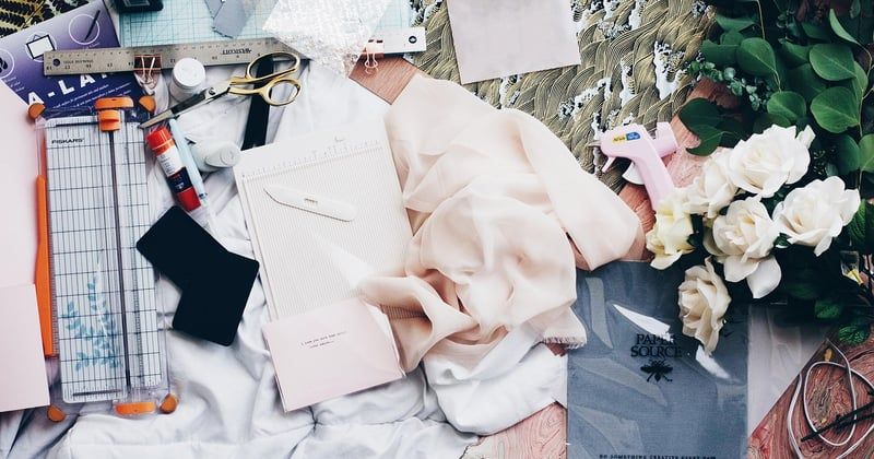Le retour du tailleur pantoufle en entreprise : le nouveau code vestimentaire qui séduit les bureaux